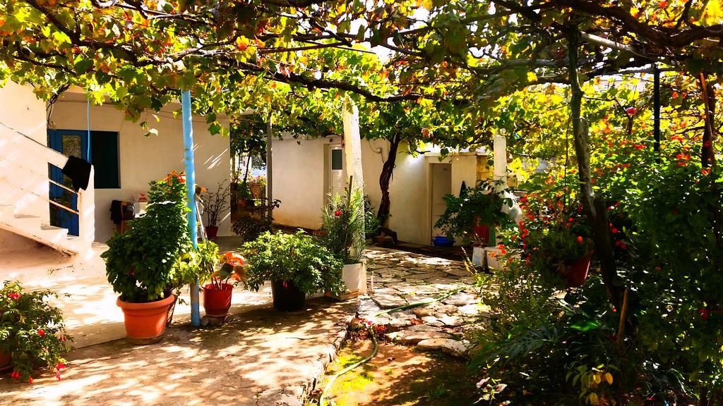 The Grandfather'S Room Himare Buitenkant foto